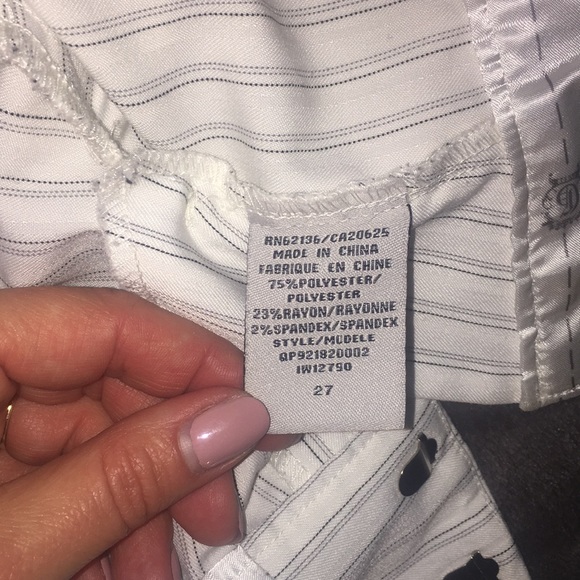 Guess Capri Pants - Picture 5 of 6